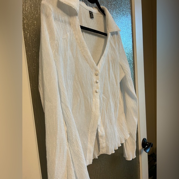 NWOT White Bell Sleeve Blouse - Picture 4 of 8